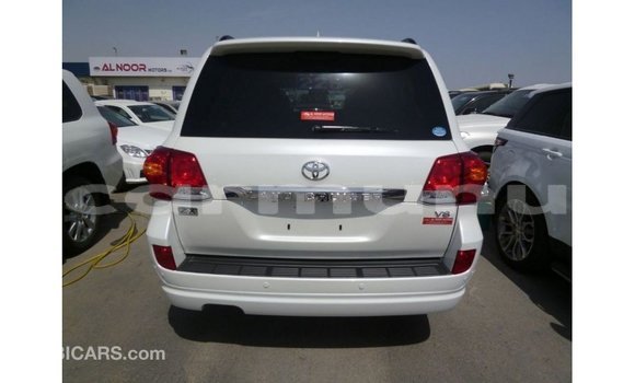 Buy Import Toyota Land Cruiser White Car in Import - Dubai in Region of Bouenza Buy Import Toyota Land Cruiser White Car in Import - Dubai in Region of Bouenza