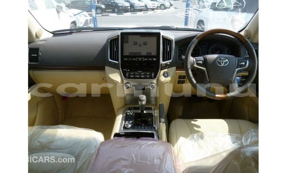 Acheter Import Voiture Toyota Land Cruiser Blanc à Import - Dubai, Région de la Bouenza Acheter Import Voiture Toyota Land Cruiser Blanc à Import - Dubai, Région de la Bouenza