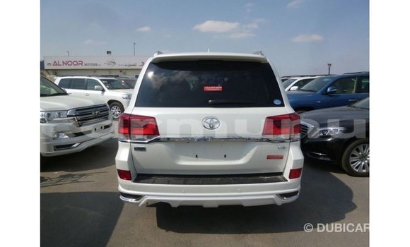 Acheter Import Voiture Toyota Land Cruiser Blanc à Import - Dubai, Région de la Bouenza Acheter Import Voiture Toyota Land Cruiser Blanc à Import - Dubai, Région de la Bouenza