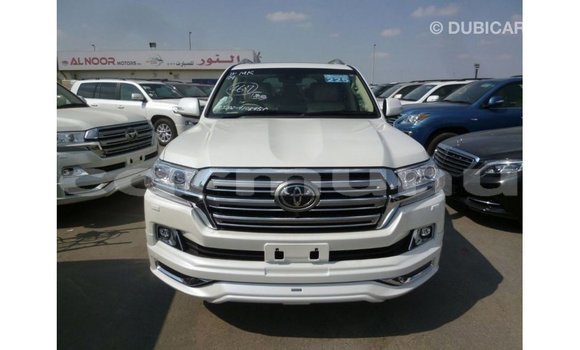 Acheter Import Voiture Toyota Land Cruiser Blanc à Import - Dubai, Région de la Bouenza Acheter Import Voiture Toyota Land Cruiser Blanc à Import - Dubai, Région de la Bouenza