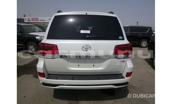 Buy Import Toyota Land Cruiser White Car in Import - Dubai in Region of Bouenza Buy Import Toyota Land Cruiser White Car in Import - Dubai in Region of Bouenza