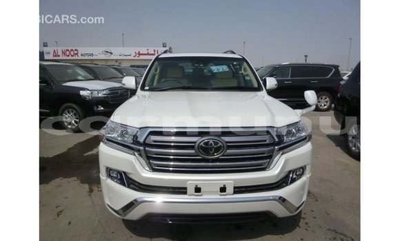 Buy Import Toyota Land Cruiser White Car in Import - Dubai in Region of Bouenza Buy Import Toyota Land Cruiser White Car in Import - Dubai in Region of Bouenza