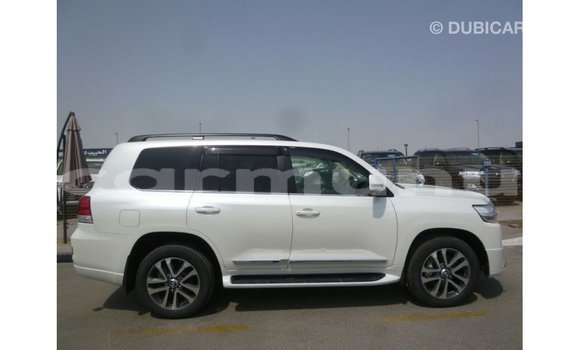 Buy Import Toyota Land Cruiser White Car in Import - Dubai in Region of Bouenza Buy Import Toyota Land Cruiser White Car in Import - Dubai in Region of Bouenza