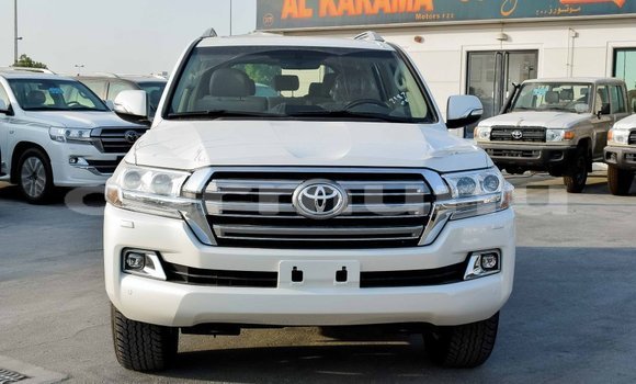Acheter Import Voiture Toyota Land Cruiser Blanc à Import - Dubai, Région de la Bouenza Acheter Import Voiture Toyota Land Cruiser Blanc à Import - Dubai, Région de la Bouenza