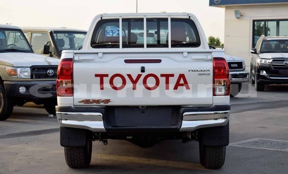 Acheter Import Voiture Toyota Hilux Blanc à Import - Dubai, Région de la Bouenza Acheter Import Voiture Toyota Hilux Blanc à Import - Dubai, Région de la Bouenza