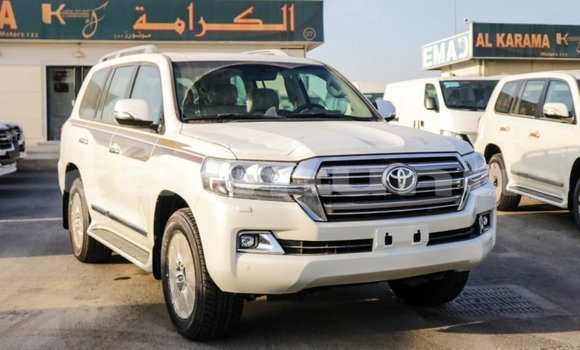 Acheter Import Voiture Toyota Land Cruiser Blanc à Import - Dubai, Région de la Bouenza Acheter Import Voiture Toyota Land Cruiser Blanc à Import - Dubai, Région de la Bouenza