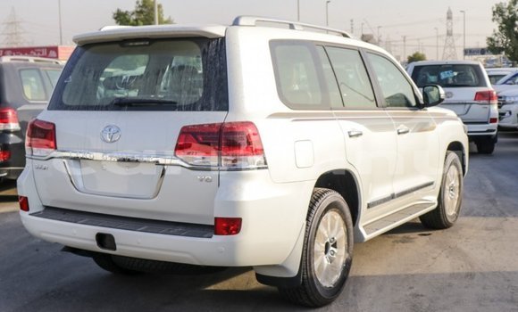 Acheter Import Voiture Toyota Land Cruiser Blanc à Import - Dubai, Région de la Bouenza Acheter Import Voiture Toyota Land Cruiser Blanc à Import - Dubai, Région de la Bouenza