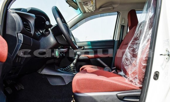 Acheter Import Voiture Toyota Hilux Blanc à Import - Dubai, Région de la Bouenza Acheter Import Voiture Toyota Hilux Blanc à Import - Dubai, Région de la Bouenza