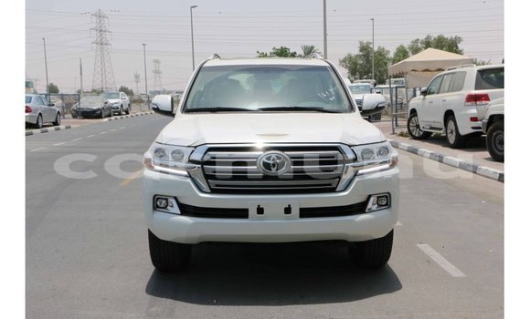 Buy Import Toyota Land Cruiser White Car in Import - Dubai in Region of Bouenza Buy Import Toyota Land Cruiser White Car in Import - Dubai in Region of Bouenza