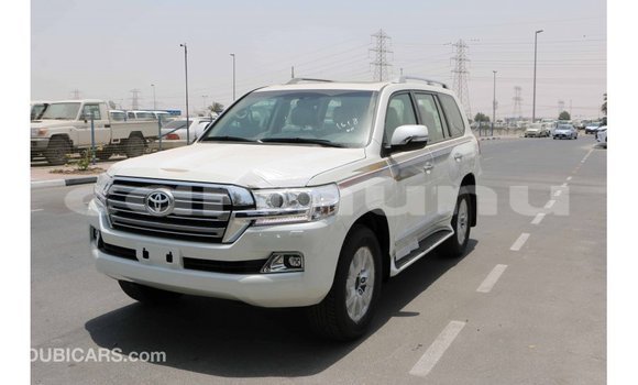 Buy Import Toyota Land Cruiser White Car in Import - Dubai in Region of Bouenza Buy Import Toyota Land Cruiser White Car in Import - Dubai in Region of Bouenza