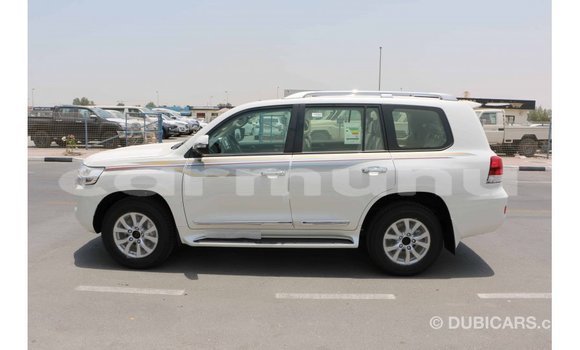 Buy Import Toyota Land Cruiser White Car in Import - Dubai in Region of Bouenza Buy Import Toyota Land Cruiser White Car in Import - Dubai in Region of Bouenza