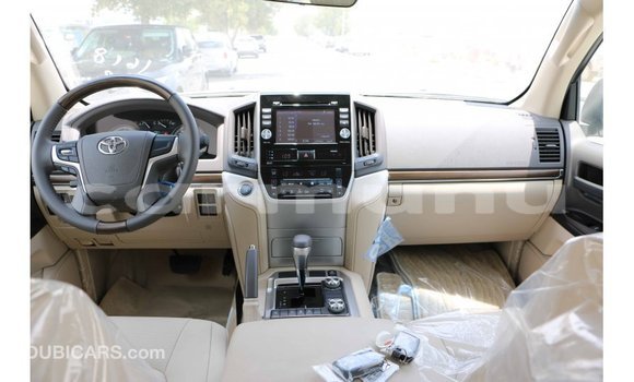Buy Import Toyota Land Cruiser White Car in Import - Dubai in Region of Bouenza Buy Import Toyota Land Cruiser White Car in Import - Dubai in Region of Bouenza