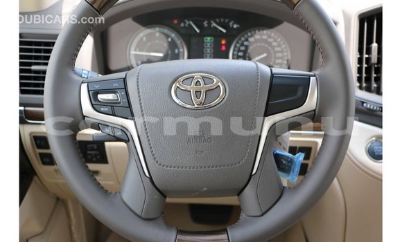 Buy Import Toyota Land Cruiser White Car in Import - Dubai in Region of Bouenza Buy Import Toyota Land Cruiser White Car in Import - Dubai in Region of Bouenza