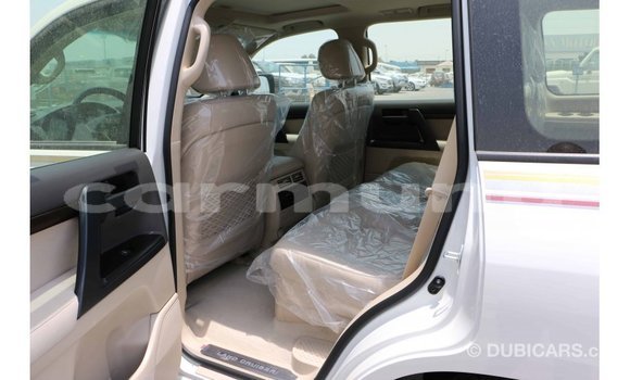 Buy Import Toyota Land Cruiser White Car in Import - Dubai in Region of Bouenza Buy Import Toyota Land Cruiser White Car in Import - Dubai in Region of Bouenza