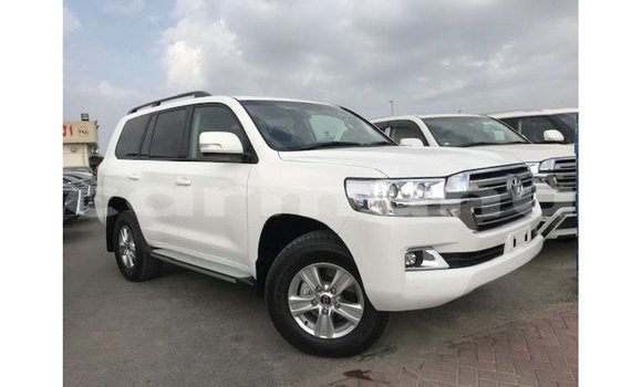 Buy Import Toyota Land Cruiser White Car in Import - Dubai in Region of Bouenza Buy Import Toyota Land Cruiser White Car in Import - Dubai in Region of Bouenza