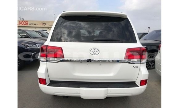 Buy Import Toyota Land Cruiser White Car in Import - Dubai in Region of Bouenza Buy Import Toyota Land Cruiser White Car in Import - Dubai in Region of Bouenza