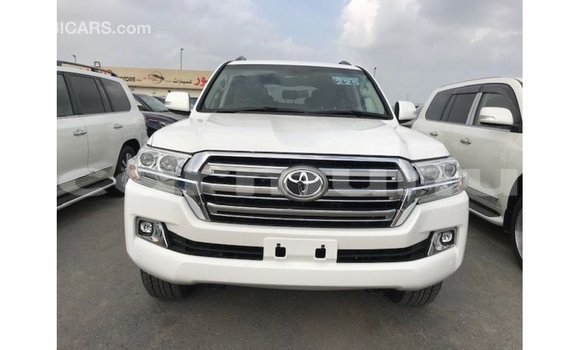 Buy Import Toyota Land Cruiser White Car in Import - Dubai in Region of Bouenza Buy Import Toyota Land Cruiser White Car in Import - Dubai in Region of Bouenza