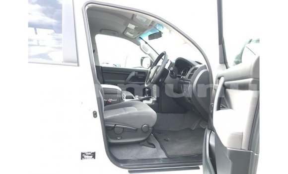Buy Import Toyota Land Cruiser White Car in Import - Dubai in Region of Bouenza Buy Import Toyota Land Cruiser White Car in Import - Dubai in Region of Bouenza