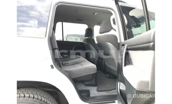 Buy Import Toyota Land Cruiser White Car in Import - Dubai in Region of Bouenza Buy Import Toyota Land Cruiser White Car in Import - Dubai in Region of Bouenza