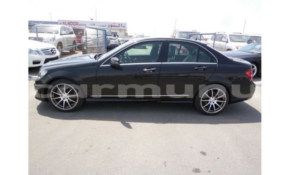 Buy Import Mercedes-Benz 200 Black Car in Import - Dubai in Region of Bouenza Buy Import Mercedes-Benz 200 Black Car in Import - Dubai in Region of Bouenza