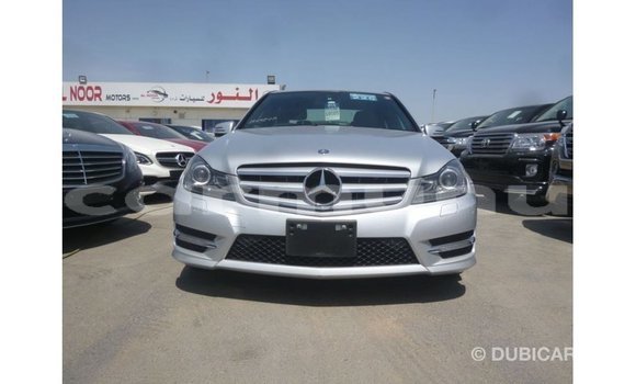 Buy Import Mercedes-Benz 200 Other Car in Import - Dubai in Region of Bouenza Buy Import Mercedes-Benz 200 Other Car in Import - Dubai in Region of Bouenza