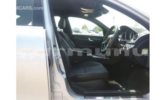 Buy Import Mercedes-Benz 200 Other Car in Import - Dubai in Region of Bouenza Buy Import Mercedes-Benz 200 Other Car in Import - Dubai in Region of Bouenza