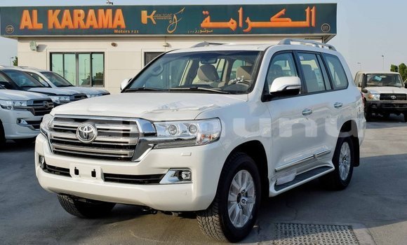 Acheter Import Voiture Toyota Land Cruiser Blanc à Import - Dubai, Région de la Bouenza Acheter Import Voiture Toyota Land Cruiser Blanc à Import - Dubai, Région de la Bouenza