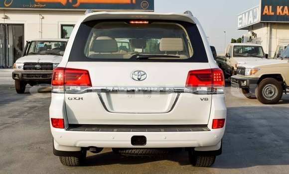 Acheter Import Voiture Toyota Land Cruiser Blanc à Import - Dubai, Région de la Bouenza Acheter Import Voiture Toyota Land Cruiser Blanc à Import - Dubai, Région de la Bouenza