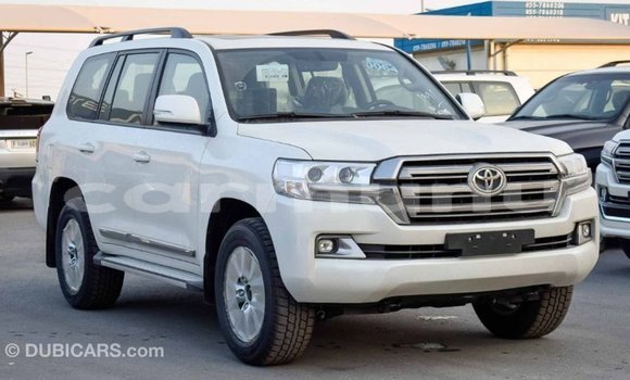 Buy Import Toyota Land Cruiser White Car in Import - Dubai in Region of Bouenza Buy Import Toyota Land Cruiser White Car in Import - Dubai in Region of Bouenza