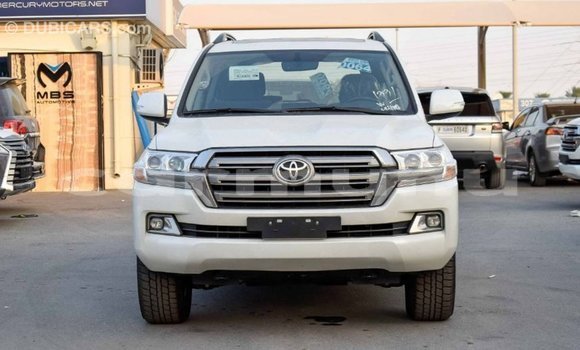 Buy Import Toyota Land Cruiser White Car in Import - Dubai in Region of Bouenza Buy Import Toyota Land Cruiser White Car in Import - Dubai in Region of Bouenza