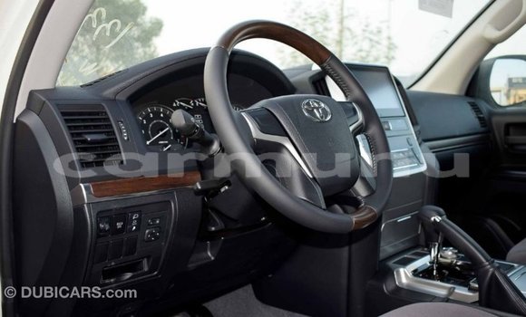 Buy Import Toyota Land Cruiser White Car in Import - Dubai in Region of Bouenza Buy Import Toyota Land Cruiser White Car in Import - Dubai in Region of Bouenza