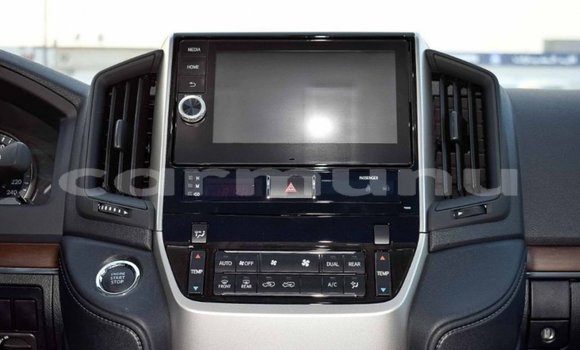 Buy Import Toyota Land Cruiser White Car in Import - Dubai in Region of Bouenza Buy Import Toyota Land Cruiser White Car in Import - Dubai in Region of Bouenza