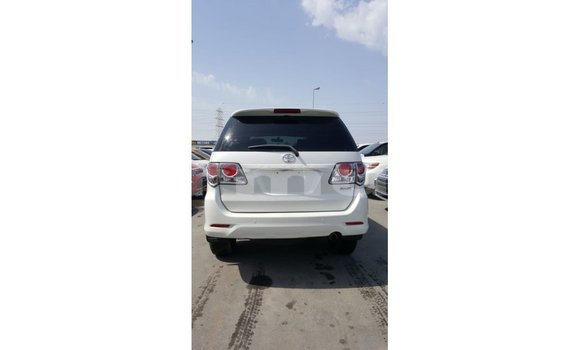 Acheter Import Voiture Toyota Fortuner Blanc à Import - Dubai, Région de la Bouenza Acheter Import Voiture Toyota Fortuner Blanc à Import - Dubai, Région de la Bouenza