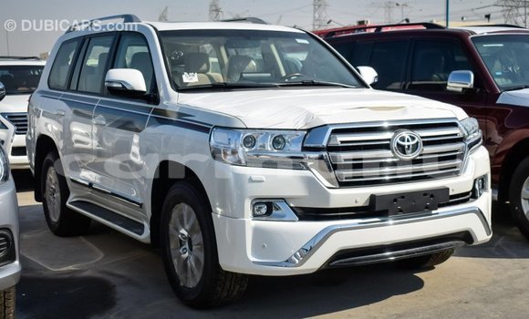 Buy Import Toyota Land Cruiser White Car in Import - Dubai in Region of Bouenza Buy Import Toyota Land Cruiser White Car in Import - Dubai in Region of Bouenza