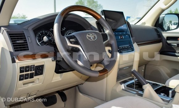 Buy Import Toyota Land Cruiser White Car in Import - Dubai in Region of Bouenza Buy Import Toyota Land Cruiser White Car in Import - Dubai in Region of Bouenza
