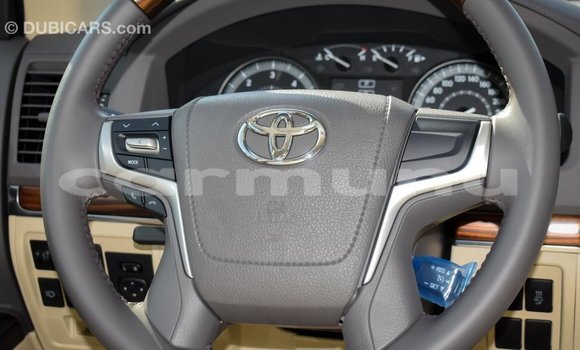 Buy Import Toyota Land Cruiser White Car in Import - Dubai in Region of Bouenza Buy Import Toyota Land Cruiser White Car in Import - Dubai in Region of Bouenza