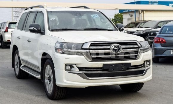 Buy Import Toyota Land Cruiser White Car in Import - Dubai in Region of Bouenza Buy Import Toyota Land Cruiser White Car in Import - Dubai in Region of Bouenza
