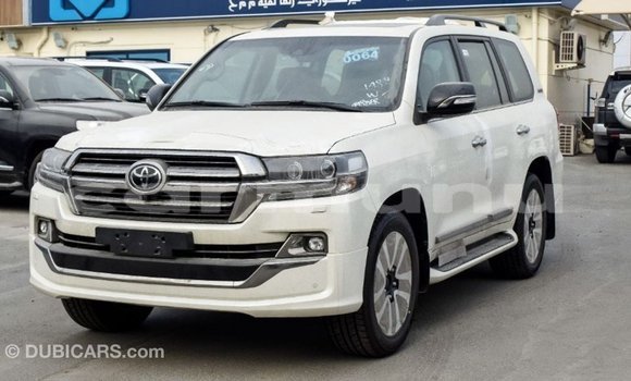 Buy Import Toyota Land Cruiser White Car in Import - Dubai in Region of Bouenza Buy Import Toyota Land Cruiser White Car in Import - Dubai in Region of Bouenza