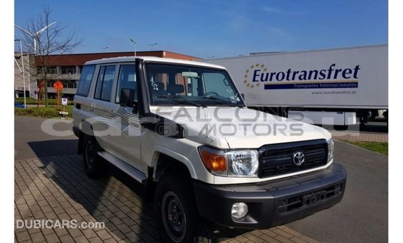Buy Import Toyota Land Cruiser White Car in Import - Dubai in Region of Bouenza Buy Import Toyota Land Cruiser White Car in Import - Dubai in Region of Bouenza