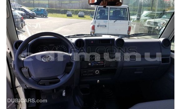 Buy Import Toyota Land Cruiser White Car in Import - Dubai in Region of Bouenza Buy Import Toyota Land Cruiser White Car in Import - Dubai in Region of Bouenza