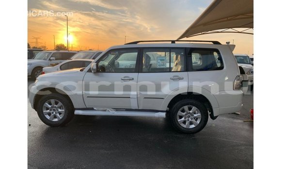 Buy Import Mitsubishi Pajero Black Car in Import - Dubai in Region of Bouenza Buy Import Mitsubishi Pajero Black Car in Import - Dubai in Region of Bouenza