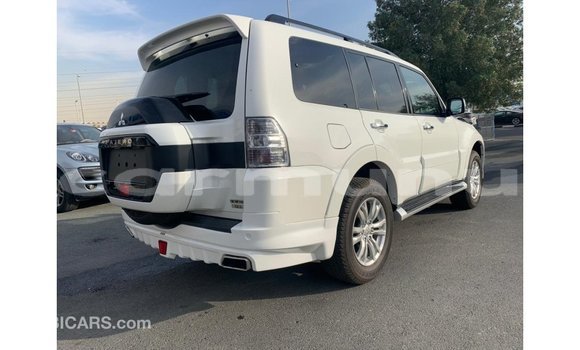 Buy Import Mitsubishi Pajero White Car in Import - Dubai in Region of Bouenza Buy Import Mitsubishi Pajero White Car in Import - Dubai in Region of Bouenza