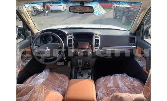 Buy Import Mitsubishi Pajero White Car in Import - Dubai in Region of Bouenza Buy Import Mitsubishi Pajero White Car in Import - Dubai in Region of Bouenza