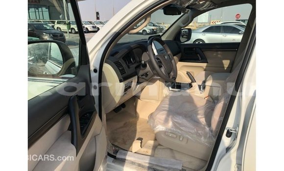 Acheter Import Voiture Toyota Land Cruiser Blanc à Import - Dubai, Région de la Bouenza Acheter Import Voiture Toyota Land Cruiser Blanc à Import - Dubai, Région de la Bouenza