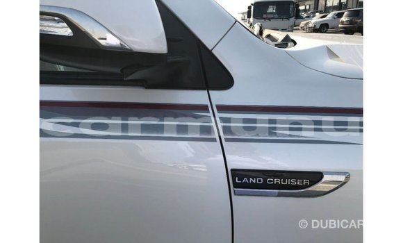Acheter Import Voiture Toyota Land Cruiser Blanc à Import - Dubai, Région de la Bouenza Acheter Import Voiture Toyota Land Cruiser Blanc à Import - Dubai, Région de la Bouenza