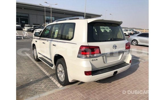 Acheter Import Voiture Toyota Land Cruiser Blanc à Import - Dubai, Région de la Bouenza Acheter Import Voiture Toyota Land Cruiser Blanc à Import - Dubai, Région de la Bouenza