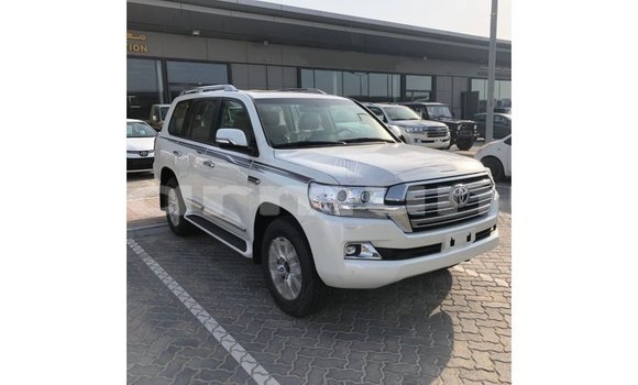 Acheter Import Voiture Toyota Land Cruiser Blanc à Import - Dubai, Région de la Bouenza Acheter Import Voiture Toyota Land Cruiser Blanc à Import - Dubai, Région de la Bouenza
