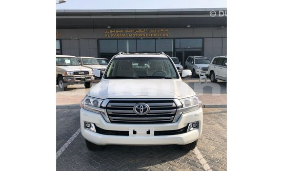 Acheter Import Voiture Toyota Land Cruiser Blanc à Import - Dubai, Région de la Bouenza Acheter Import Voiture Toyota Land Cruiser Blanc à Import - Dubai, Région de la Bouenza