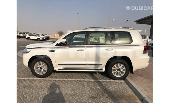 Acheter Import Voiture Toyota Land Cruiser Blanc à Import - Dubai, Région de la Bouenza Acheter Import Voiture Toyota Land Cruiser Blanc à Import - Dubai, Région de la Bouenza