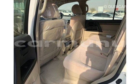 Acheter Import Voiture Toyota Land Cruiser Blanc à Import - Dubai, Région de la Bouenza Acheter Import Voiture Toyota Land Cruiser Blanc à Import - Dubai, Région de la Bouenza